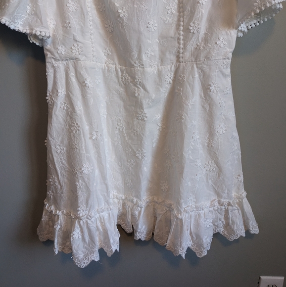 NWT Showpo. White Square Neck Embroidered Mini Dress, size 14 - Picture 4 of 9